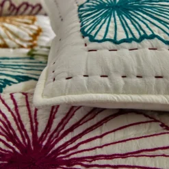 Becquet Boutis fleurs brodées multicolores - CRÉATION< Boutis, Jeté De Lit, Couvre Lit