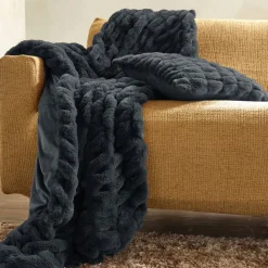 Becquet Housse coussin imitation fourrure à relief< Rideau Et Déco Textile|Coussin, Housse De Coussin