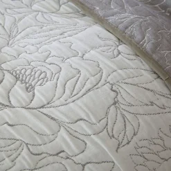 Becquet Jeté de lit jacquard à fleurs< Les Matières|Boutis, Jeté De Lit, Couvre Lit