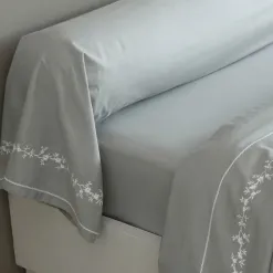 Becquet Linge de lit percale fleurs brodées et torsades - CRÉATION< Les Matières|Housse De Couette