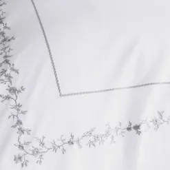 Becquet Linge de lit percale fleurs brodées et torsades - CRÉATION< Les Matières|Housse De Couette