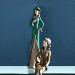 Becquet Statuettes femme au manteau - CRÉATION< Statuette, Figurine|Décoration